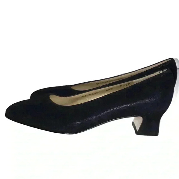 Salvatore Ferragamo Low Heel Pump Size 6.5 - Picture 1 of 6
